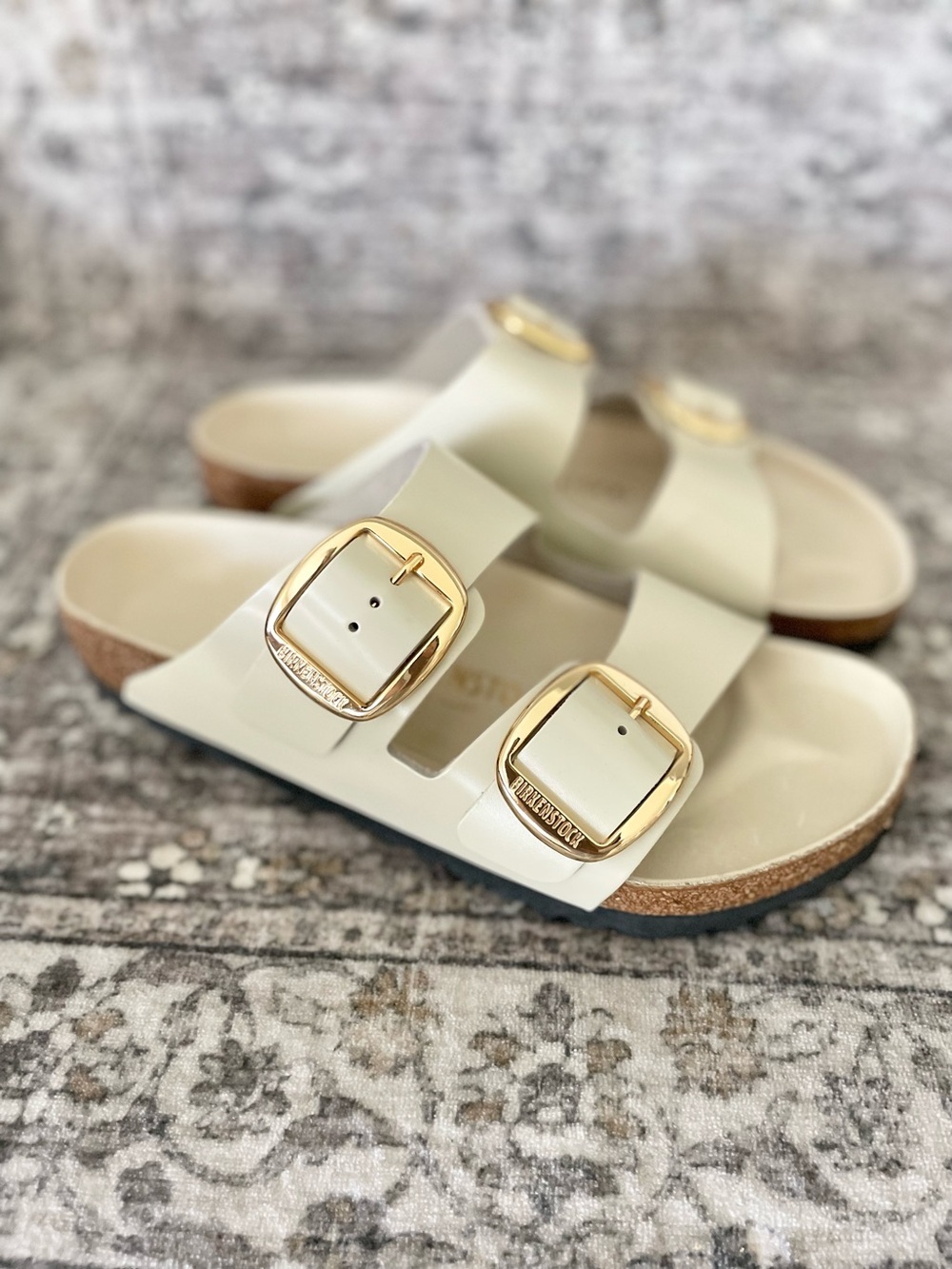 Birkenstock Arizona Big Buckle High Shine Leather Ecru Cream 
Regular Width - Picture 3 of 10